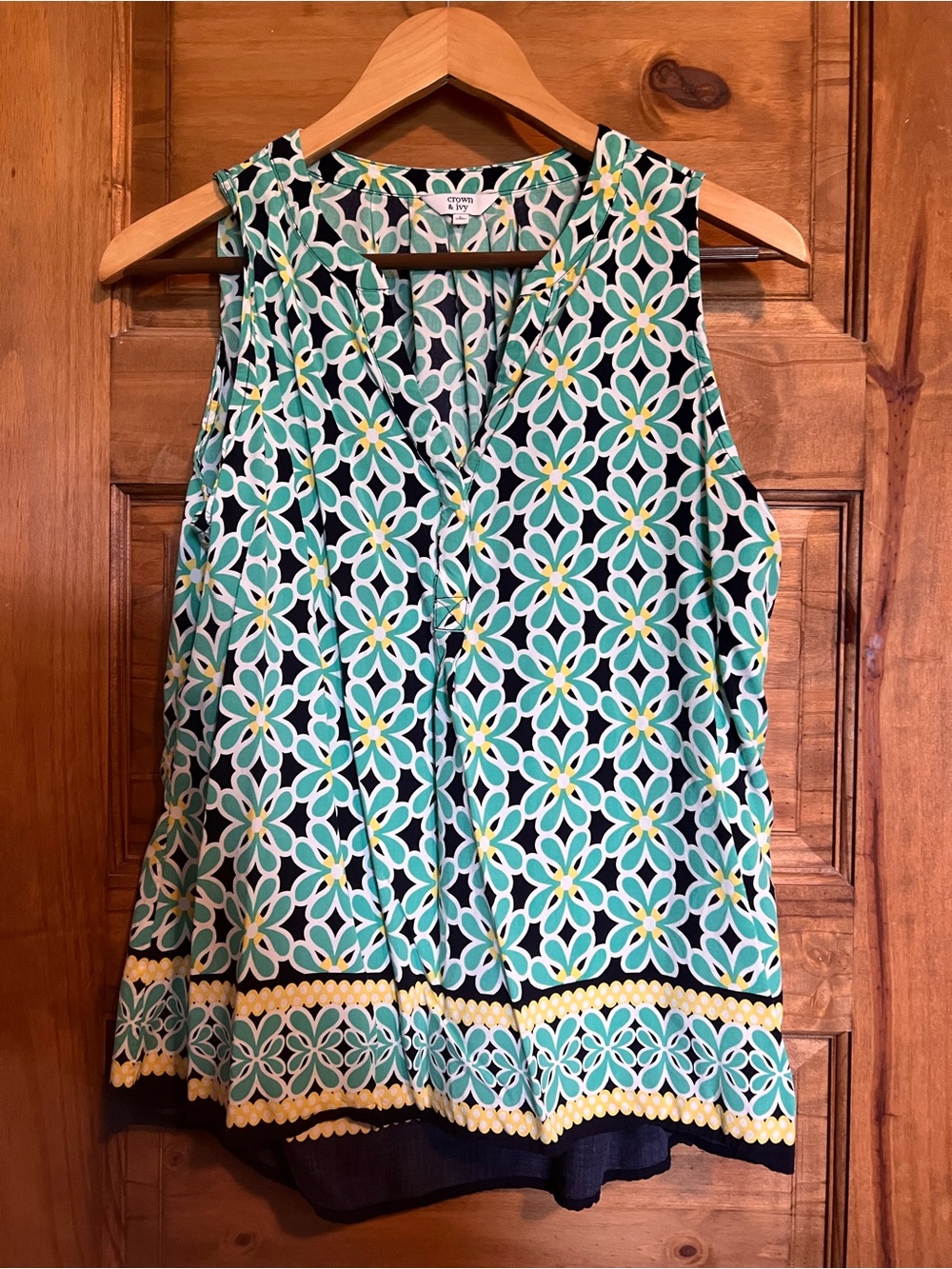 crown & ivy Green and Yellow Geometric Sleeveless V-Neck Top